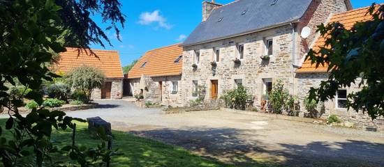 Gîte pour 6 personnes, avec jardin et terrasse à Lannion