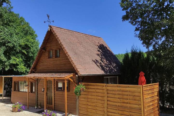 Gîte pour 3 personnes, avec piscine, animaux acceptés à Sarliac-sur-l'Isle