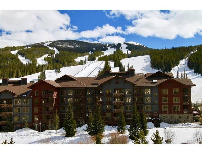Vacation rental for 4 people, with pool and hot tub as well as balcony in Copper Mountain