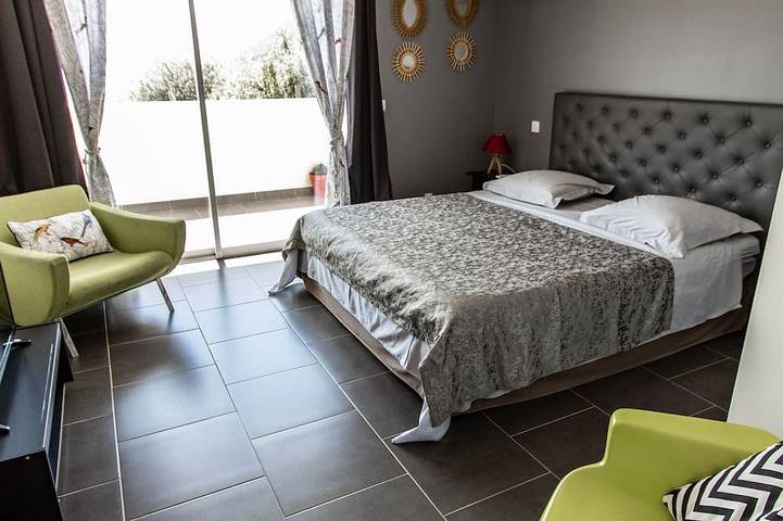 Appartement entier, New accommodation, summer kitchen, terrace, garden in Olmeto, Arrondissement de Sartène