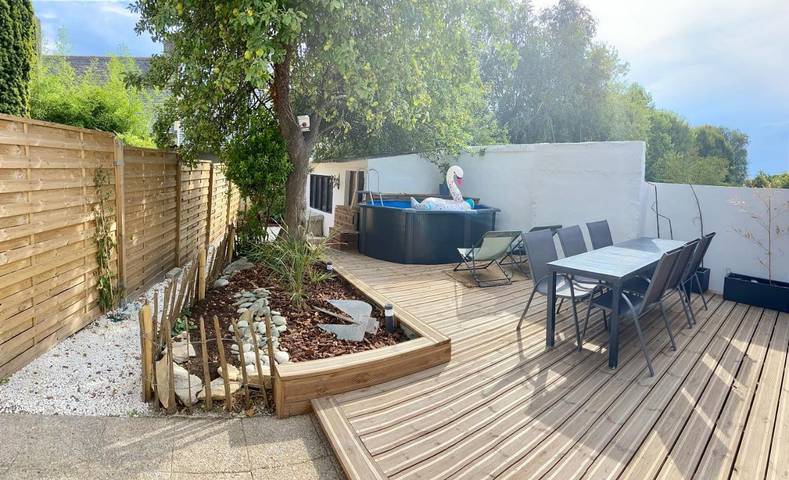 Maison d’hôte pour 12 personnes, avec Terrasse ainsi que Jardin et Piscine