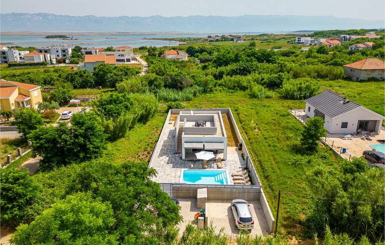 Ferienhaus für 4 Personen, mit Pool und Terrasse in Zadar