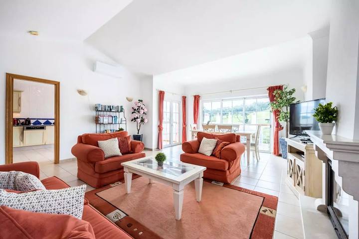 Villa für 6 Personen, mit Terrasse und Pool - 1