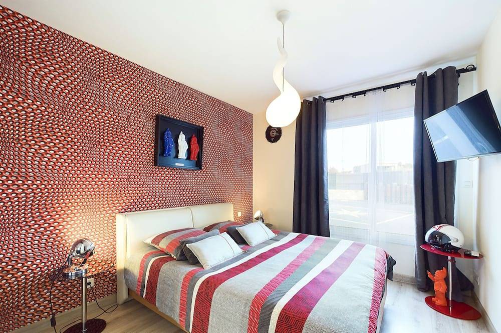 Villa Vue mer, 50 M plage , piscine int. privée 28°C ,  sauna, hammam , 2 spas in Le Diben, Plougasnou