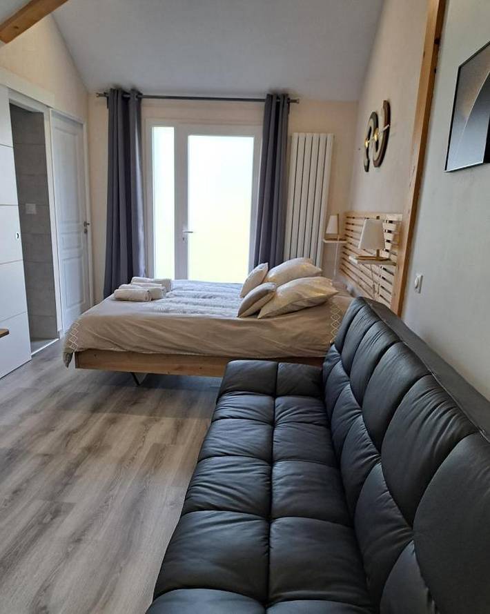 Location de vacances pour 2 personnes, avec jardin et vue à Renaison - 2