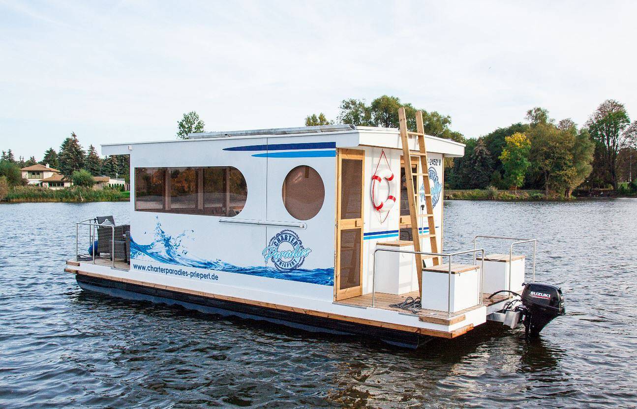 Vollständig ausgestattetes Boot 'Lisa' mit Terrassen in Priepert, Mecklenburg-Strelitz
