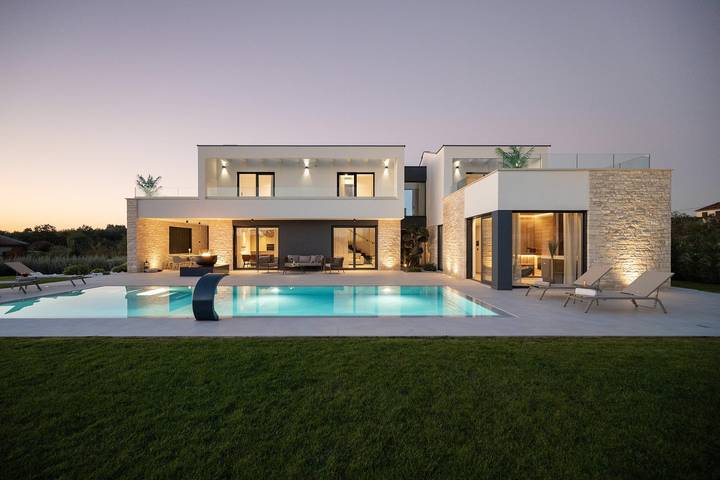 Ferienhaus für 8 Personen, mit Pool und Sauna sowie Garten