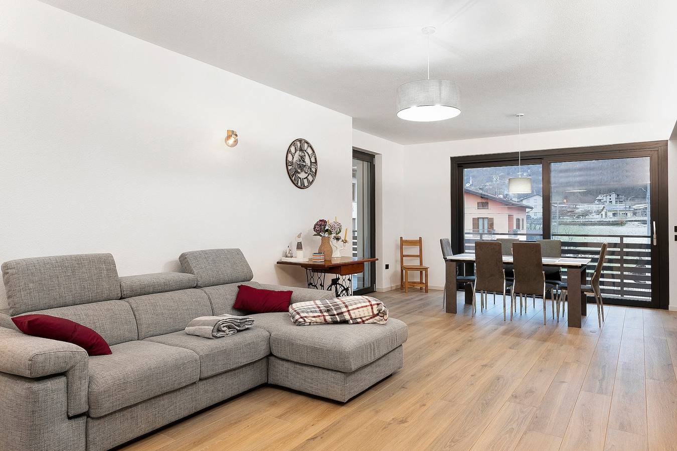 Ganze Wohnung, Apartment 'Laris' mit Bergblick, Balkon und Wlan in Cavallaro (Castello dell'acqua), Castello dell'acqua