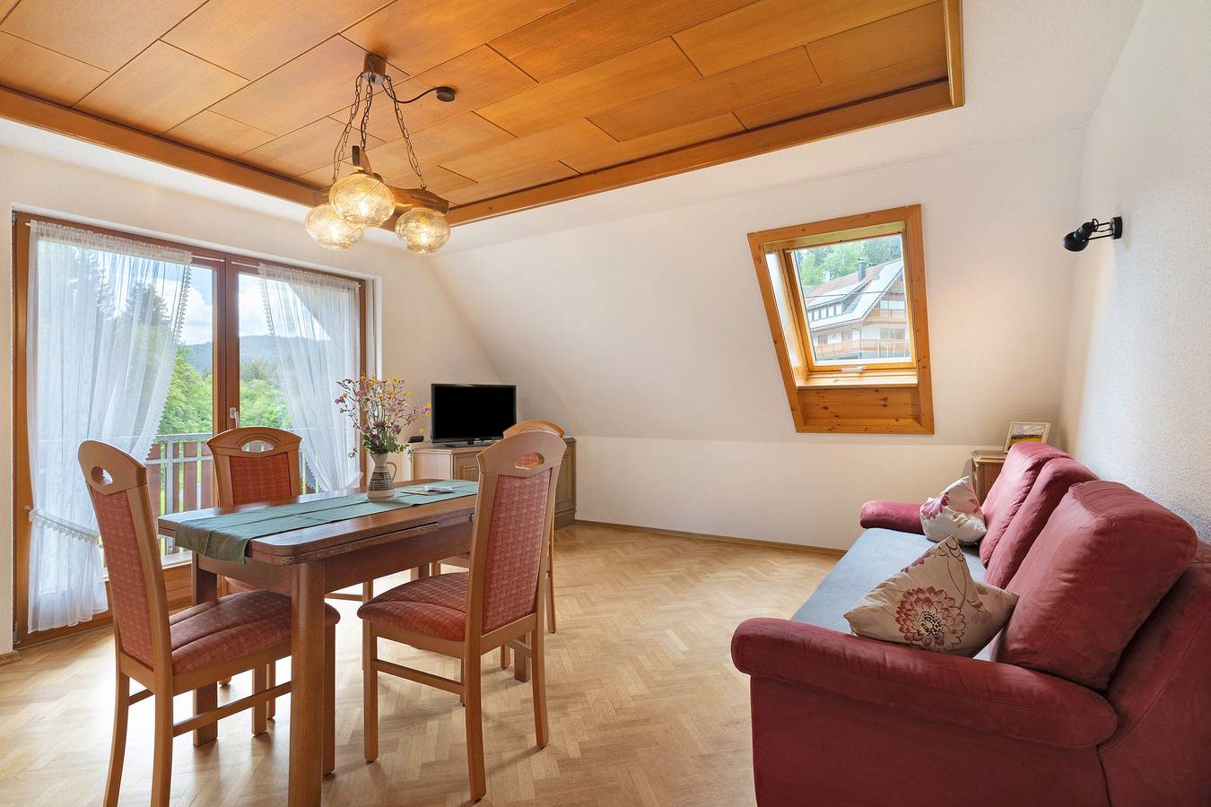 Entire apartment, Apartment 'Ferienwohnung Sulzerköpfle' with Mountain View, Private Terrace and Wi-Fi in Bad Rippoldsau-Schapbach, Central Black Forest