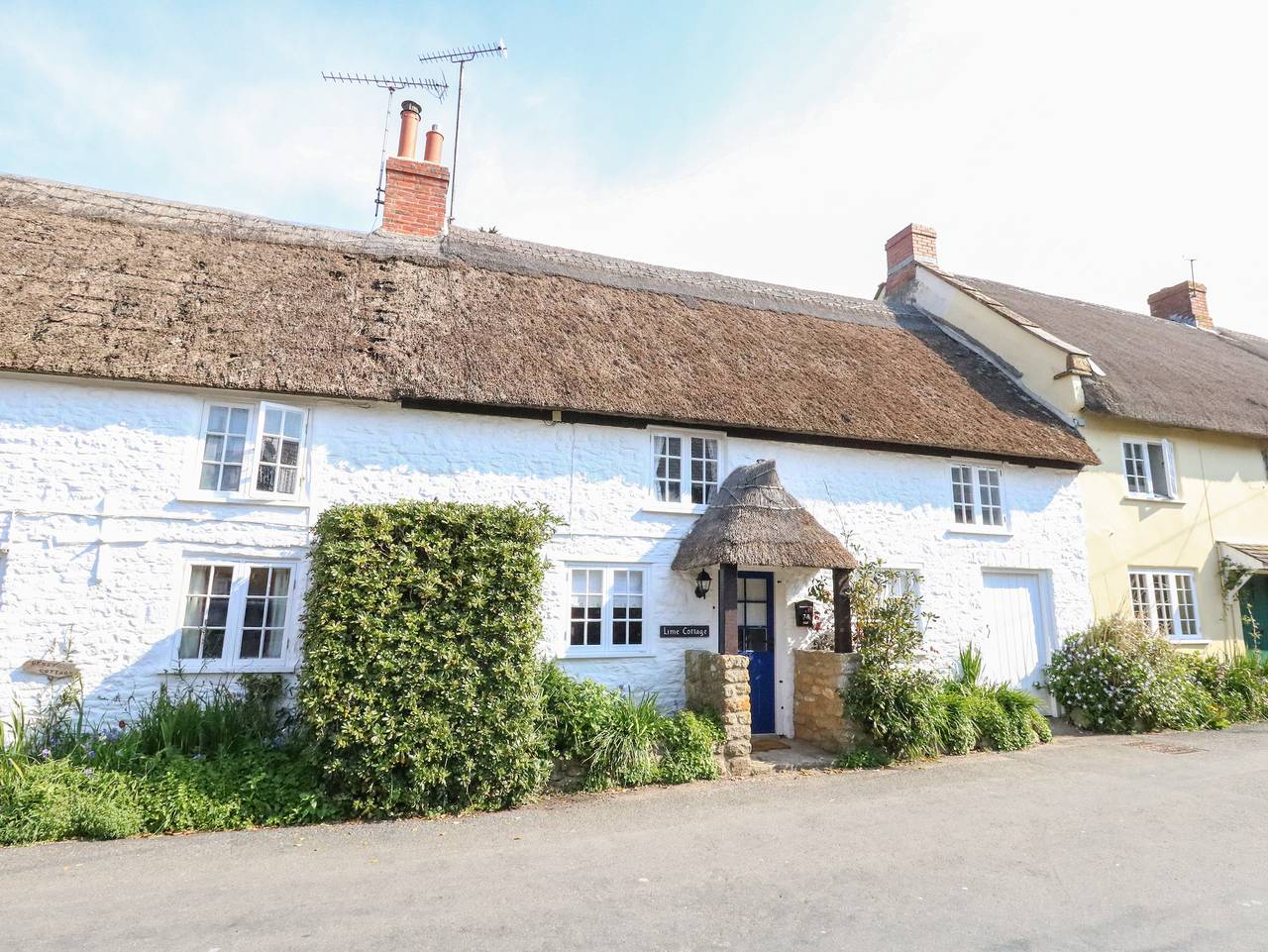 Lime Cottage in Burton Bradstock, Dorset