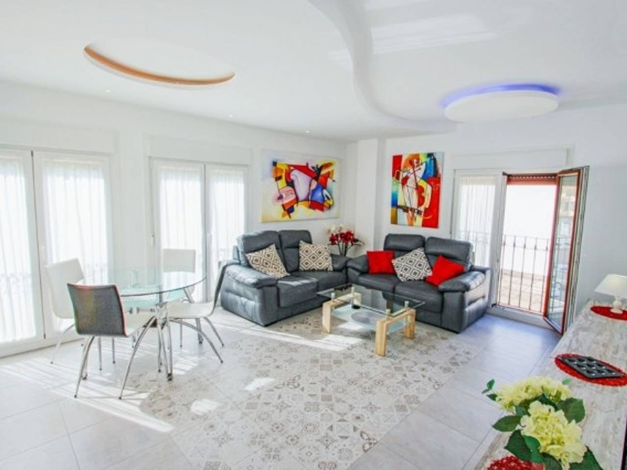 Apartamento entero, Apartamento en Moraira para 4 pers. con A/C, terraza y lavadora, cerca de la playa y comercios in Tabaira, Teulada