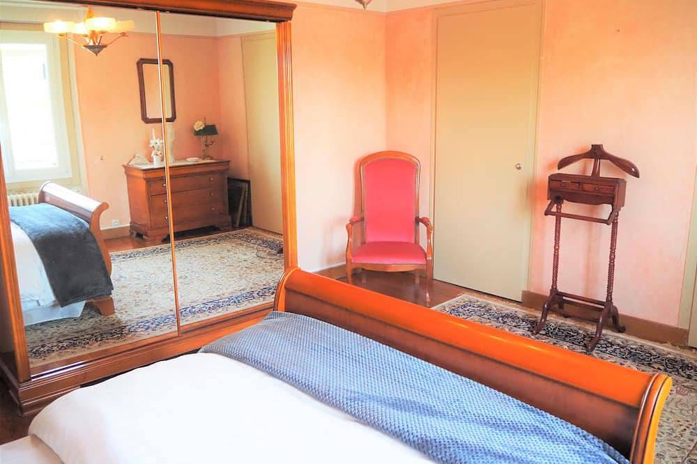 Lakefront house with garden, close to beaches. 3.5 km from Evian in Publier, Thonon-les-Bains und Umgebung