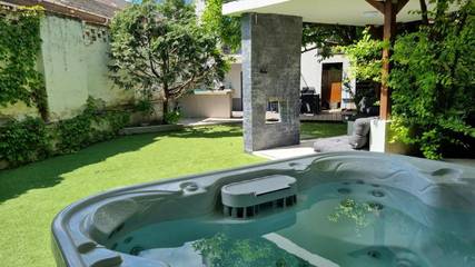 Villa pour 10 personnes, avec sauna ainsi que jardin et jacuzzi à Budapest