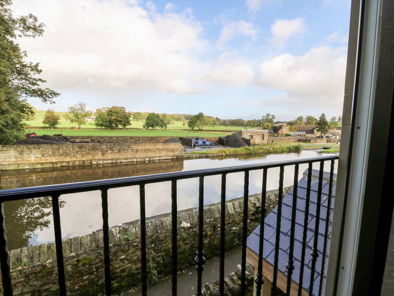 Lock View - Nordic Spa in Gargrave, Yorkshire Dales National Park