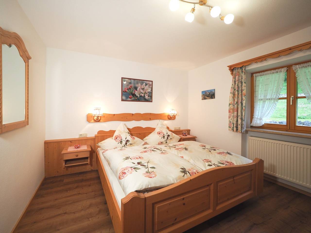 Ganze Ferienwohnung, Haus Hölzl Ferienwohnungen - Ferienwohnung Nr. 2, 2-4 Personen, 42 qm, Balkon, Schlafzimmer+Wohnküche mit Schlafcouch in Hintersee, Ramsau bei Berchtesgaden