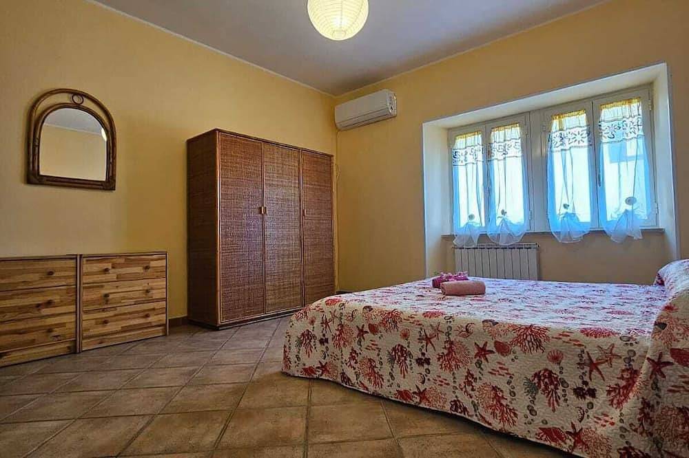 Apartamento entero, Apartment in central area with outdoor space 10 minutes from the airport in Fiumicino, Provincia de Roma