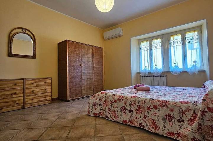 Ganze Wohnung, Apartment in central area with outdoor space 10 minutes from the airport in Fiumicino, Rom Provinz