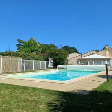 Gîte pour 15 personnes, avec jardin ainsi que terrasse et piscine à Les Mathes