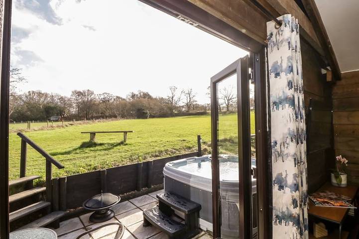 Cottage for 2 people, with hot tub and garden in Dorset