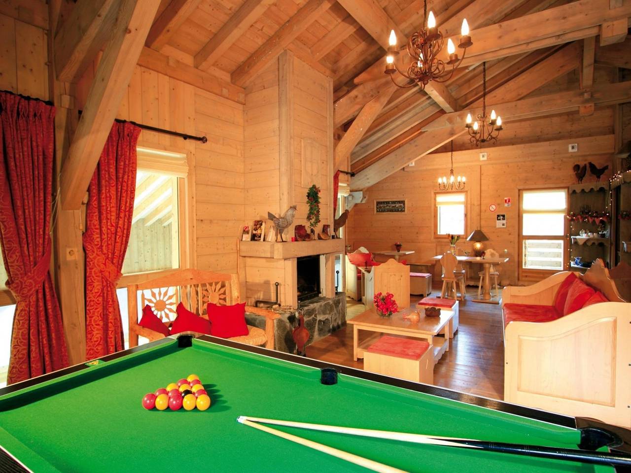 Atemberaubendes Bergchalet mit beheiztem Pool in Samoëns, Region Bonneville