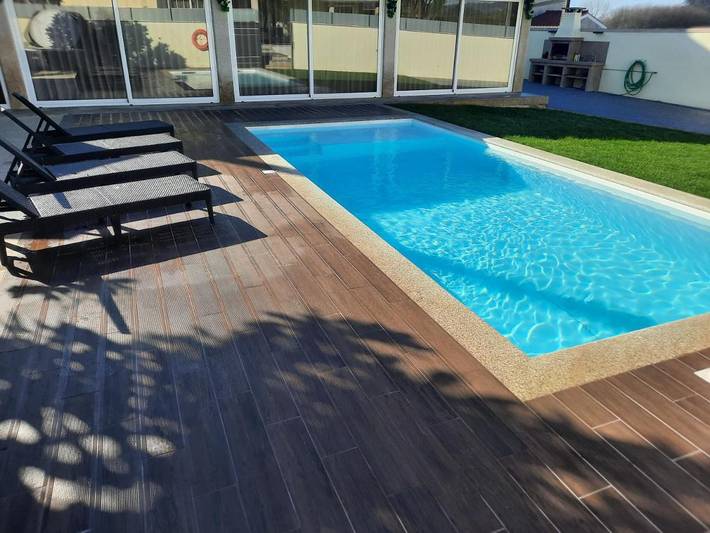 Location de vacances pour 6 personnes, avec vue ainsi que jardin et piscine, animaux acceptés dans Belinho - 4