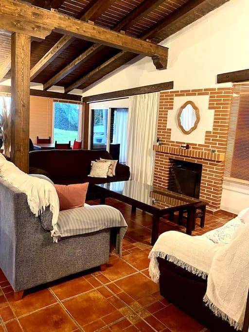 Casa de vacaciones para 16 personas, con terraza además de jardín y piscina, Se admiten mascotas en Comarca de Ávila - 4