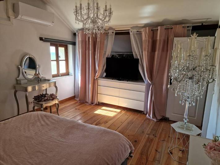 Location de vacances pour 6 personnes, avec terrasse ainsi que vue et piscine à Vanxains - 4