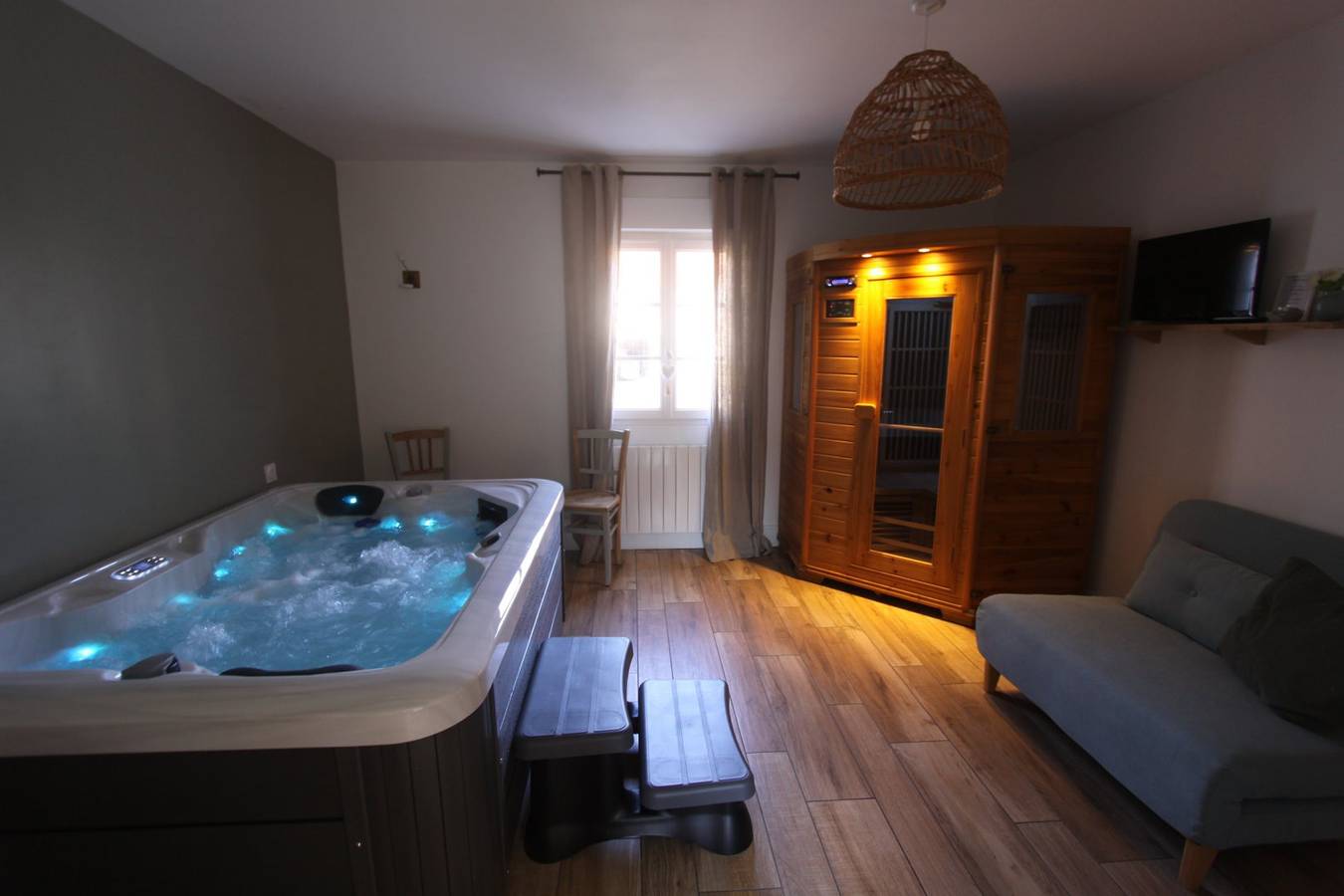 Gite L'Abreuvoir de Rivière" Pêche. piscine Spa in Bettencourt-Rivière, Région d'Amiens