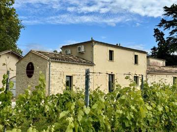 Gîte pour 6 personnes, avec piscine ainsi que jardin et vue, animaux acceptés à Vérac
