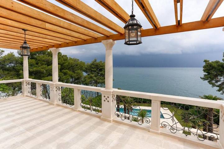 Villa pour 10 personnes, avec piscine et sauna ainsi que vue et jardin à Slatine - 2