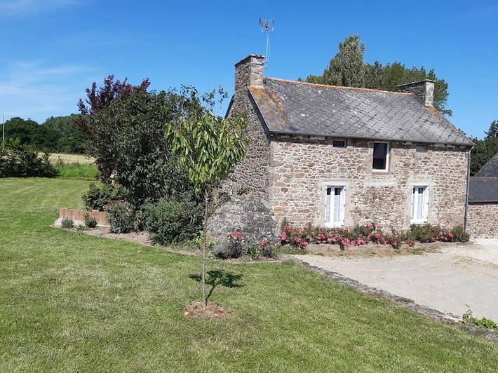 Location de vacances pour 4 personnes, avec terrasse ainsi que vue et jardin à Saint-Lormel - 4