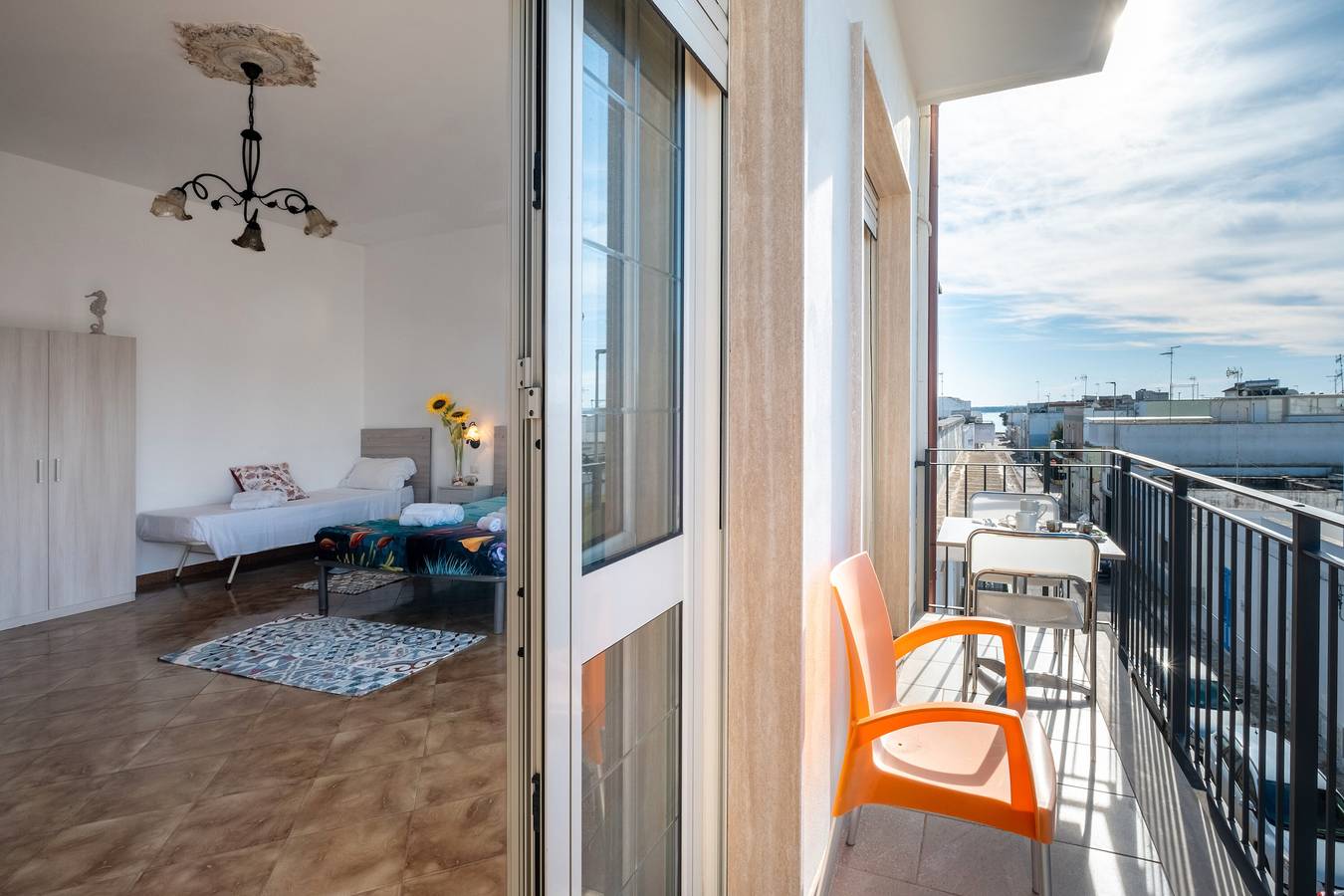 Casa Vacanze 'Azzurro Luxury Room Controvento' con vista mare, Wi-Fi e aria condizionata in Porto Cesareo, Golfo di Taranto