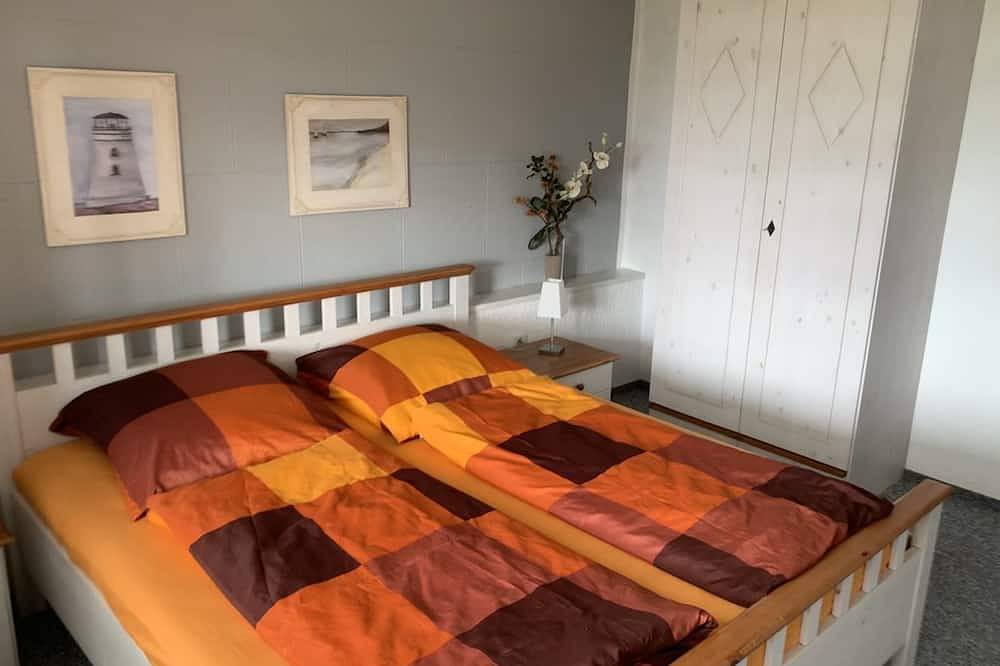 Entire apartment, Apartment with 3 bedrooms up to 6 people child-friendly large garden in Dargen, Usedom