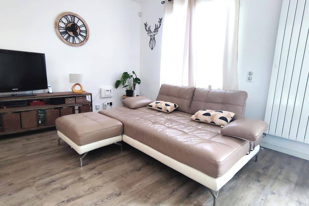 Entire apartment, Joli Haut de Villa Avec Grand Jardin, Entre mer et Montagne Animaux Acceptés in Peymeinade, Cannes region