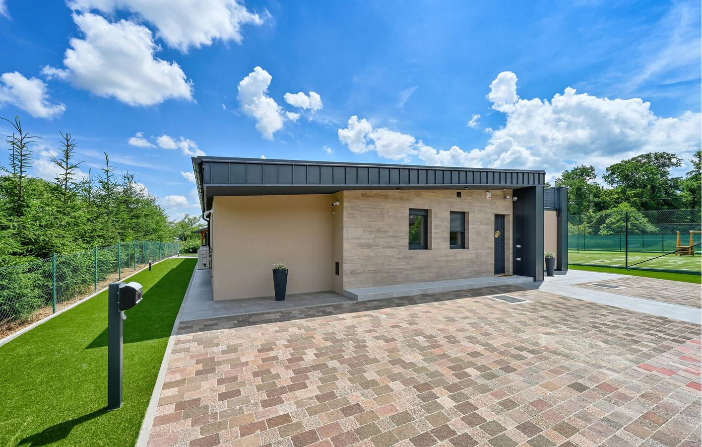 Modernes Apartment mit Pool, Terrasse und WLAN – der perfekte Urlaubsort! in Koprivnica-Krizevci