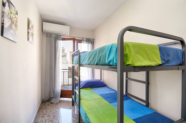 House in the center of Calella, with air conditioning, next to the beach in Calella, Costa del Maresme