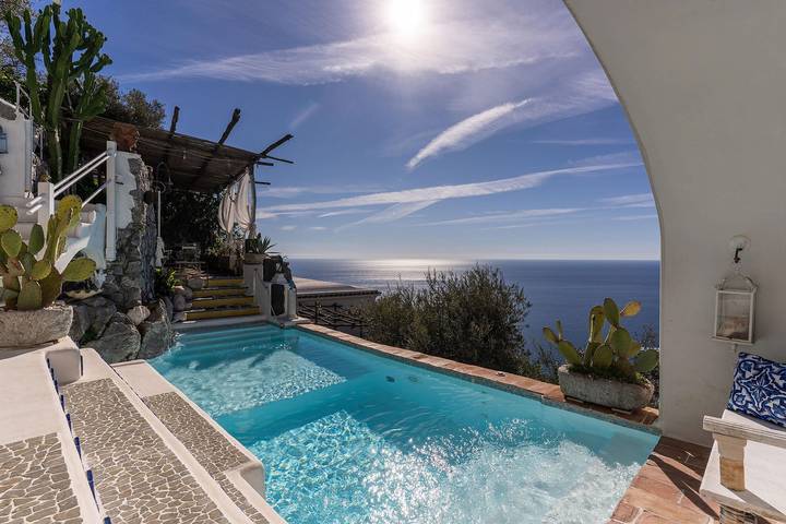 Villa per 8 persone, con giardino e idromassaggio nonché terrazza e sauna a Praiano