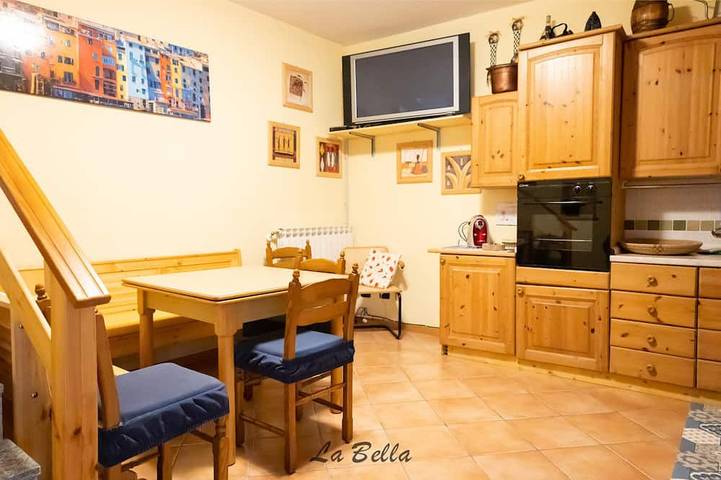 Ferienwohnung für 6 Personen, mit Terrasse und Sauna in Brusimpiano Gemeinde