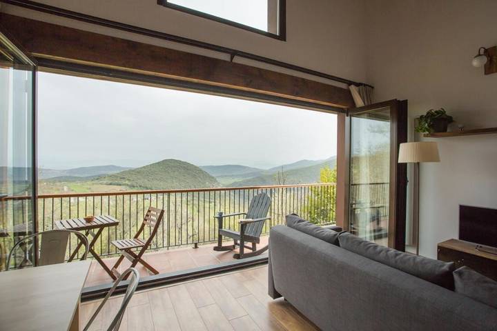 Casa rural para 6 personas, con jardín además de vistas y vistas al lago, Se admiten mascotas en El Bierzo