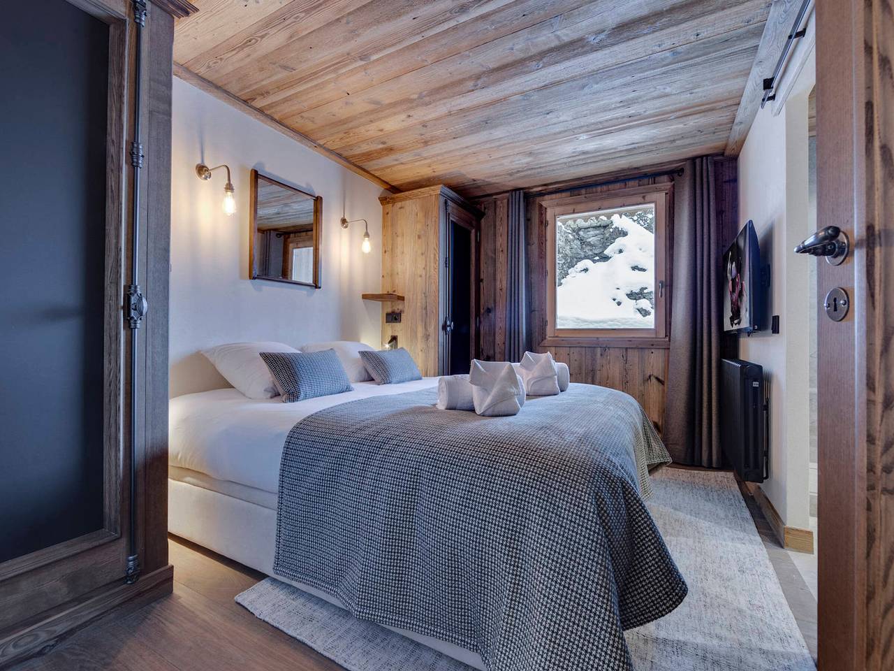 Appartement entier, Appart. de 3 ch. avec jacuzzi, Wi-Fi, parking, à 500m des pistes in La Rosière, Montvalezan
