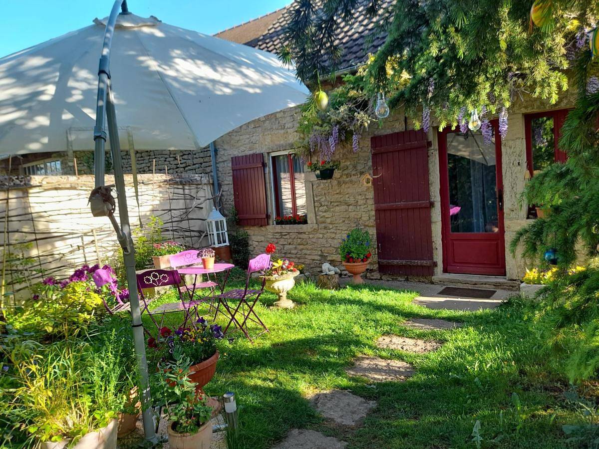 Aux Glycines in Marcilly-Ogny, Région de Beaune