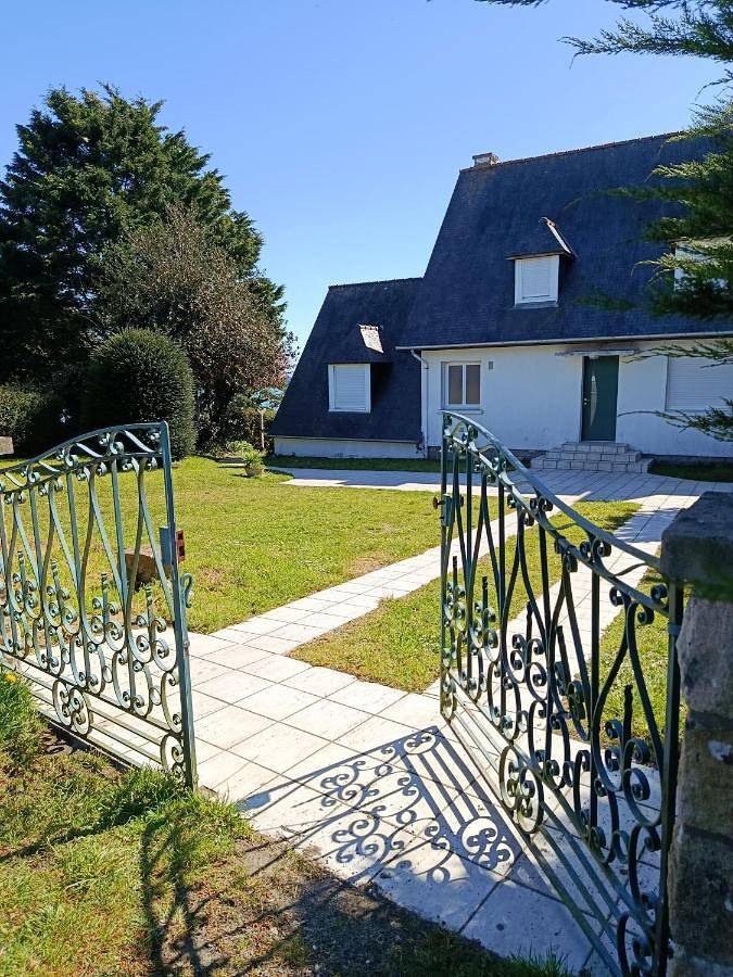 Maison La Barbe Brulée, house with sea view in Cancale, Baie du Mont-Saint-Michel