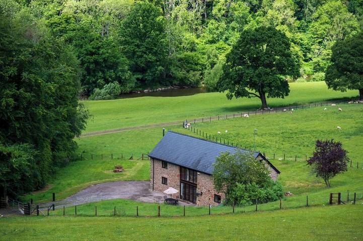 Glamping for 6 people, with garden and terrace in Forest of Dean