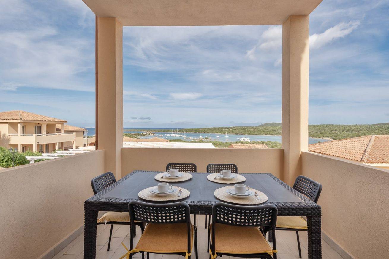 Ganze Wohnung, Baia Bahas two-room apartment 4 with sea view in Villaggio Marineledda, Costa Smeralda