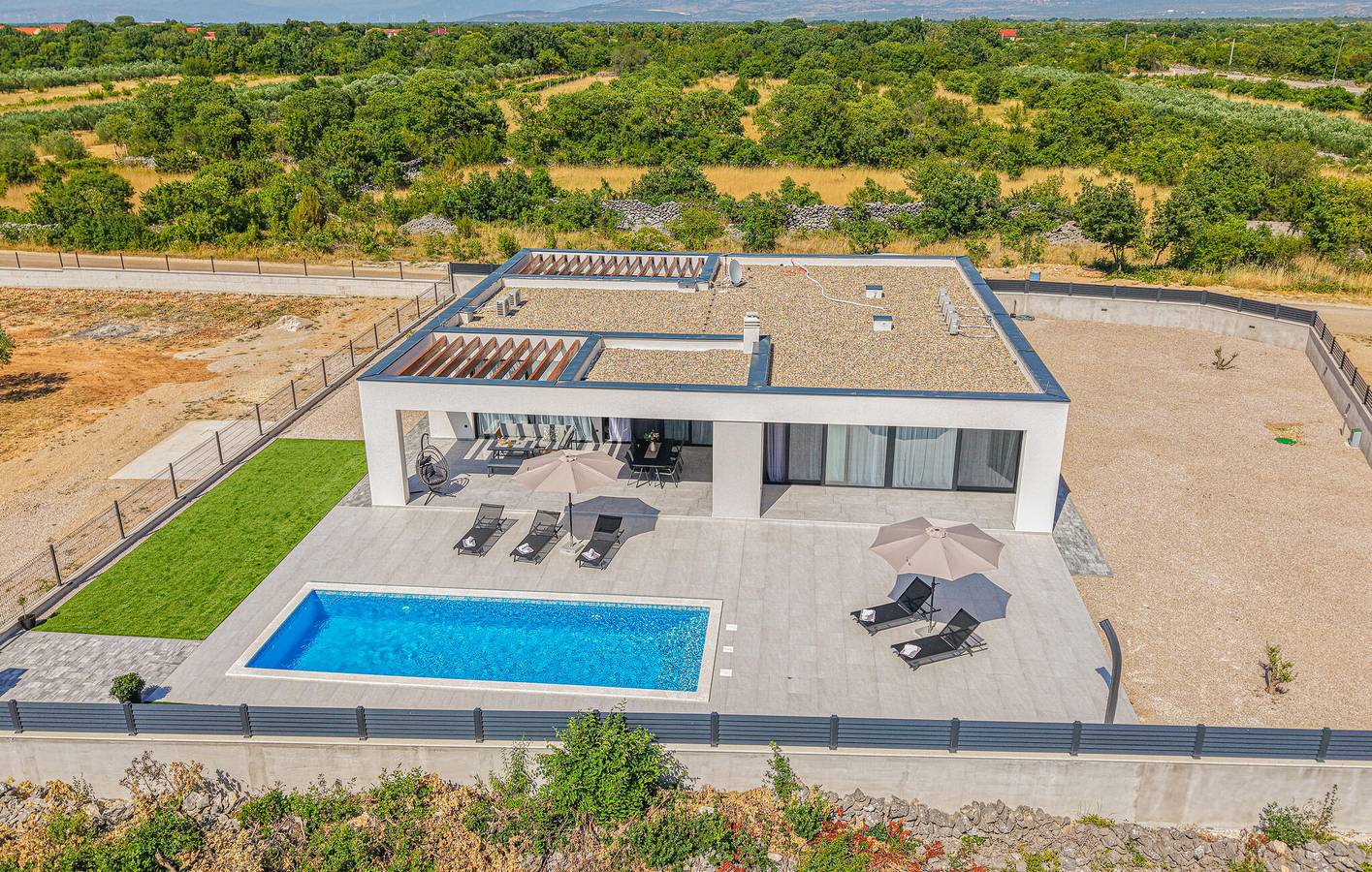 Charmantes Apartment mit einem Schlafzimmer und Pool in der Nähe des Flusses Krka und des Visovačko-Sees in Dalmatinisches Zagora