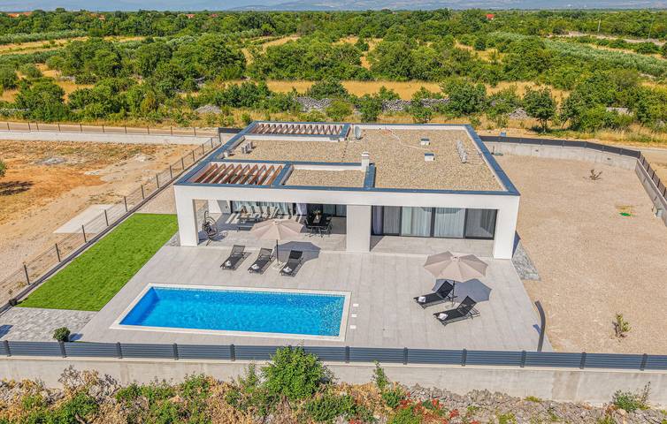 Ferienhaus für 8 Personen, mit Terrasse und Sauna sowie Whirlpool und Pool - 1