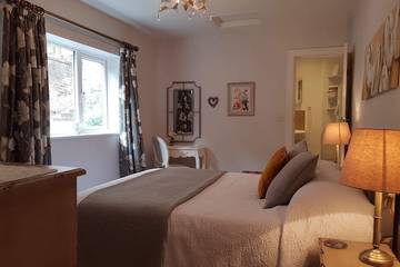 Log Cabin for 2 People in Alton Towers, Staffordshire, Photo 3