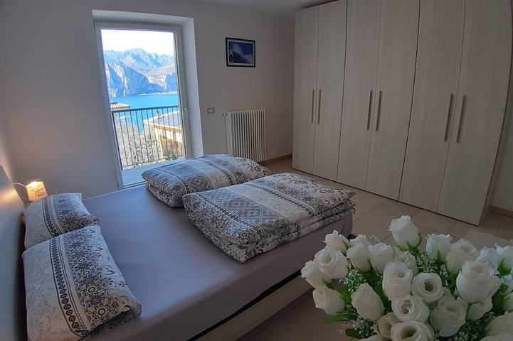 Ganze Wohnung, Wohnung Azalea mit wunderschönem Seeblick in Brenzone, Gardasee-Berge