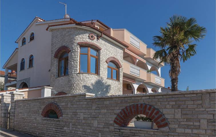 Gîte pour 5 personnes, avec terrasse à Pula - 4