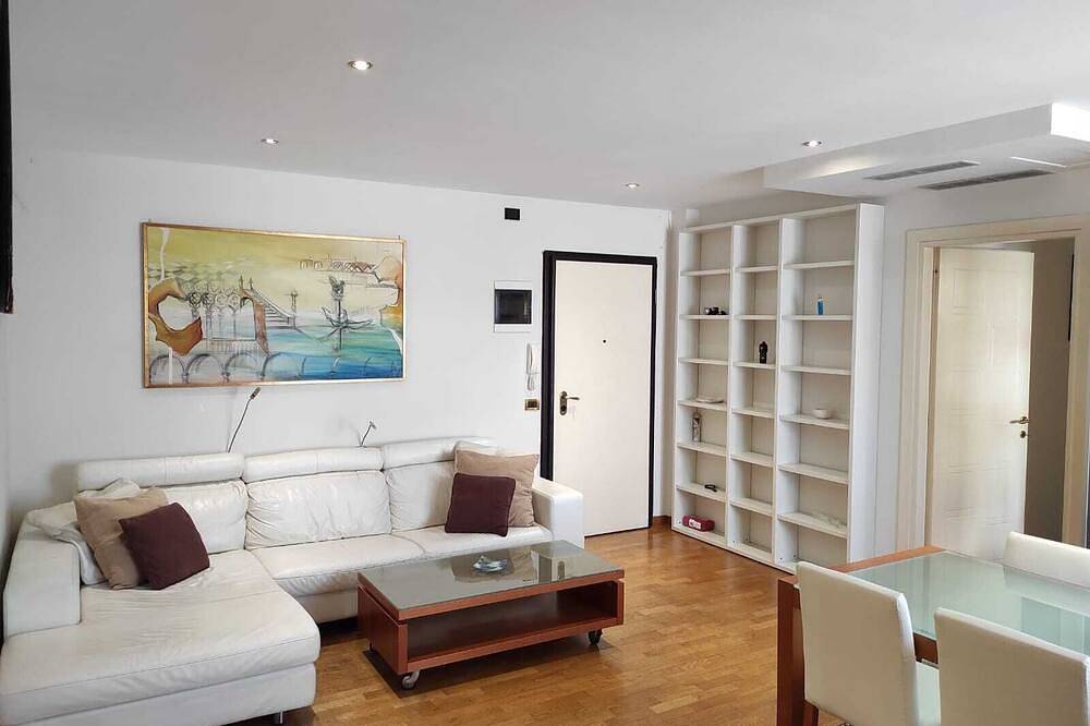 Ganze Wohnung, Bright apartment in Quartu Sant'Elena, Campidano